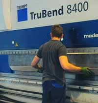 Metal sheet bending on a press brake machine from a length of 3m to 8m